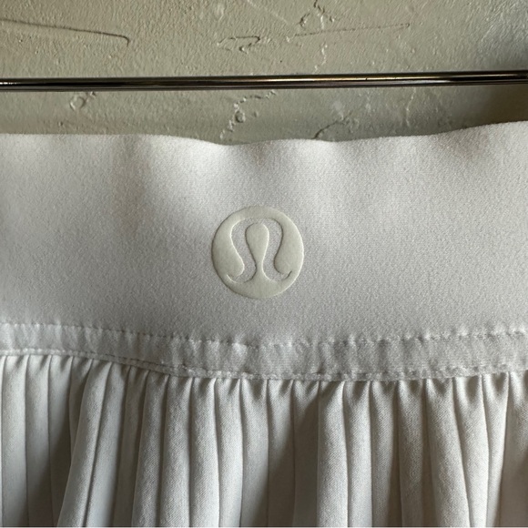 Lululemon Varsity High-Rise Pleated Tennis Skirt in White Size 8 - Picture 11 of 15